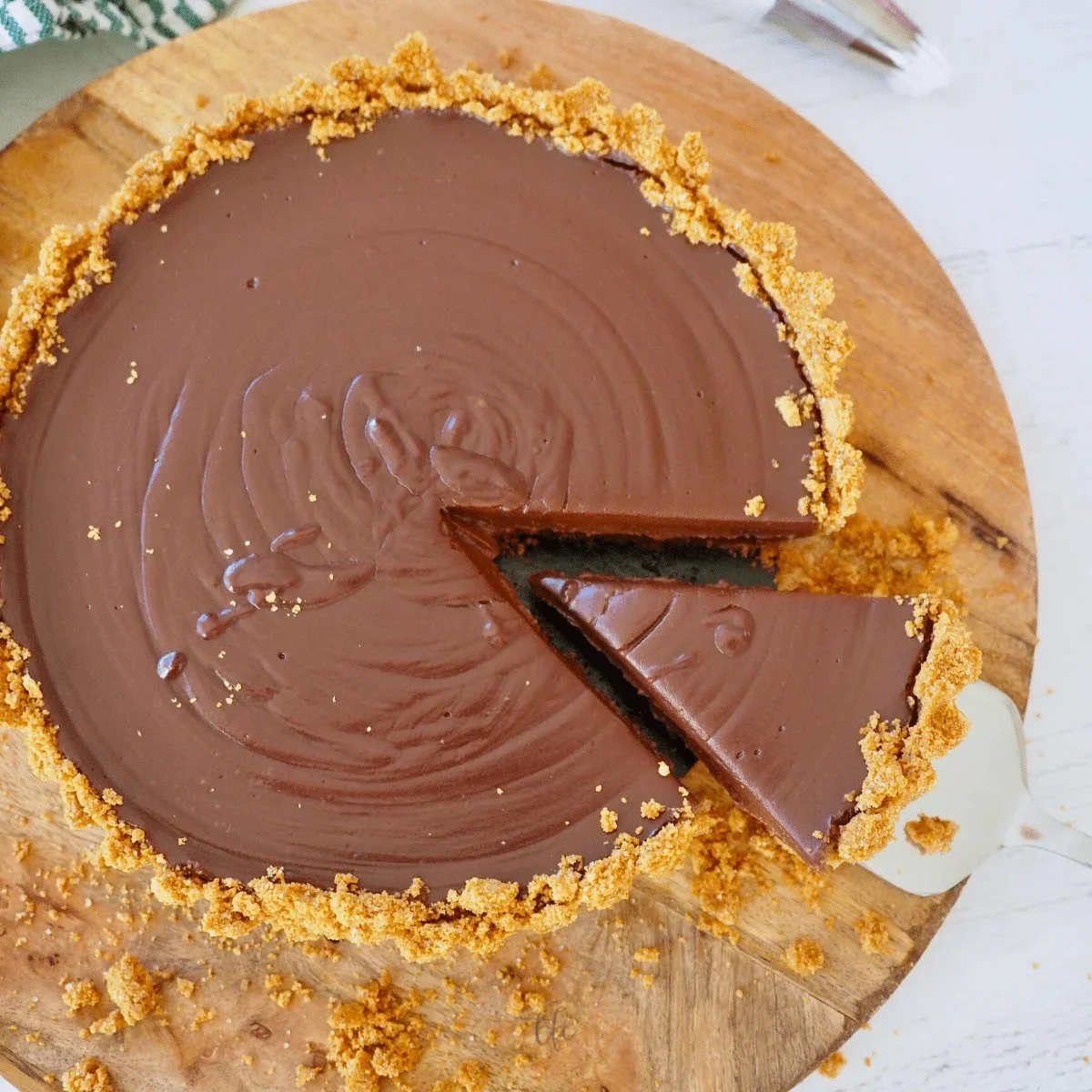 Decadent No-Bake Chocolate Pie