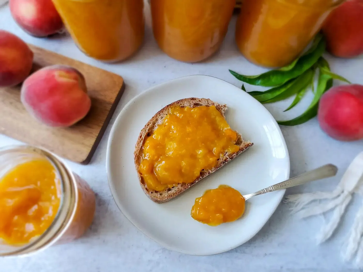 Easy Low-Sugar Peach Jam Without Pectin