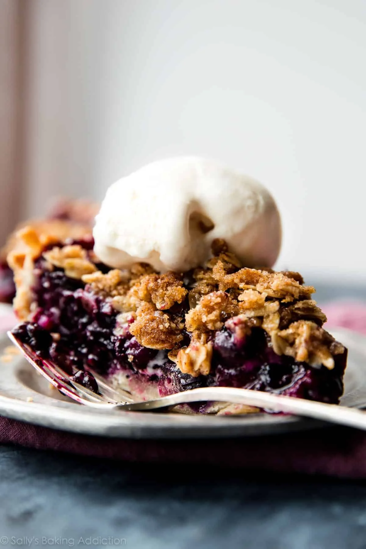Golden Blueberry Crumble Pie