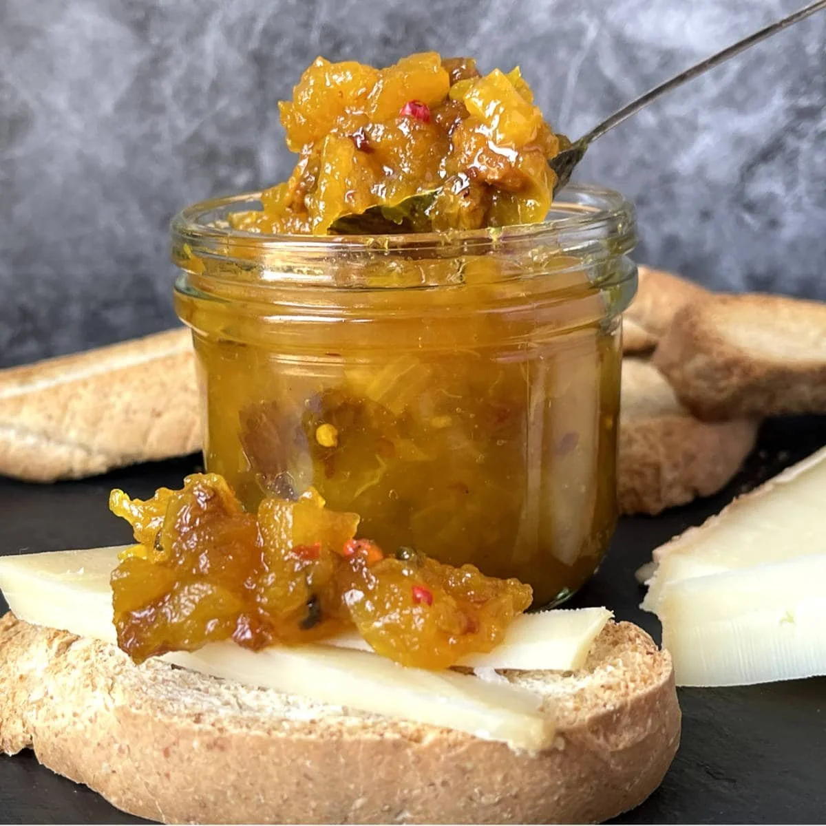 Spiced Apple Chutney with Sweetness