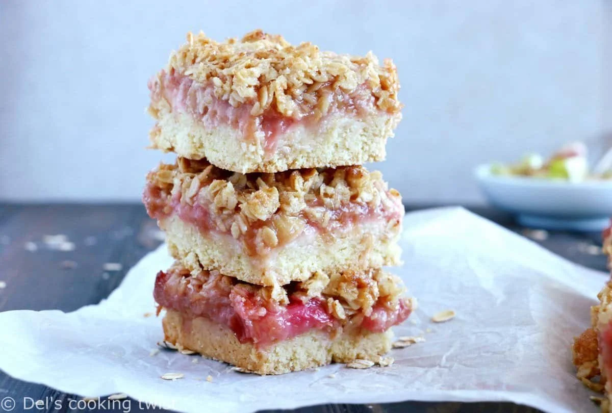 Tangy Rhubarb Crumble Bars