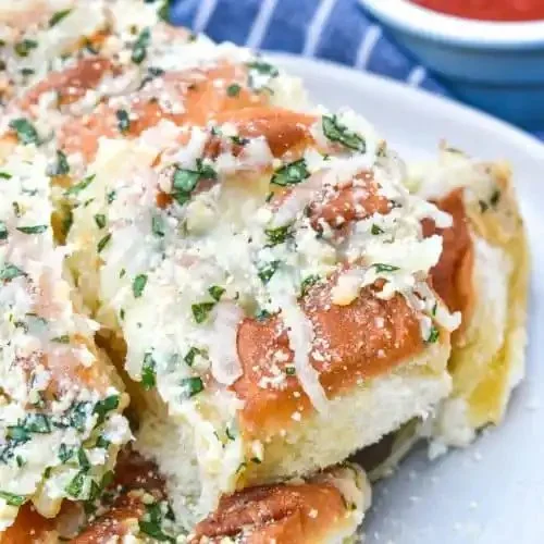 Viral Garlic Bread with Hawaiian Rolls